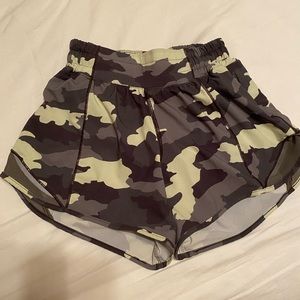 Hotty Hot 2.5” Lululemon Shorts
